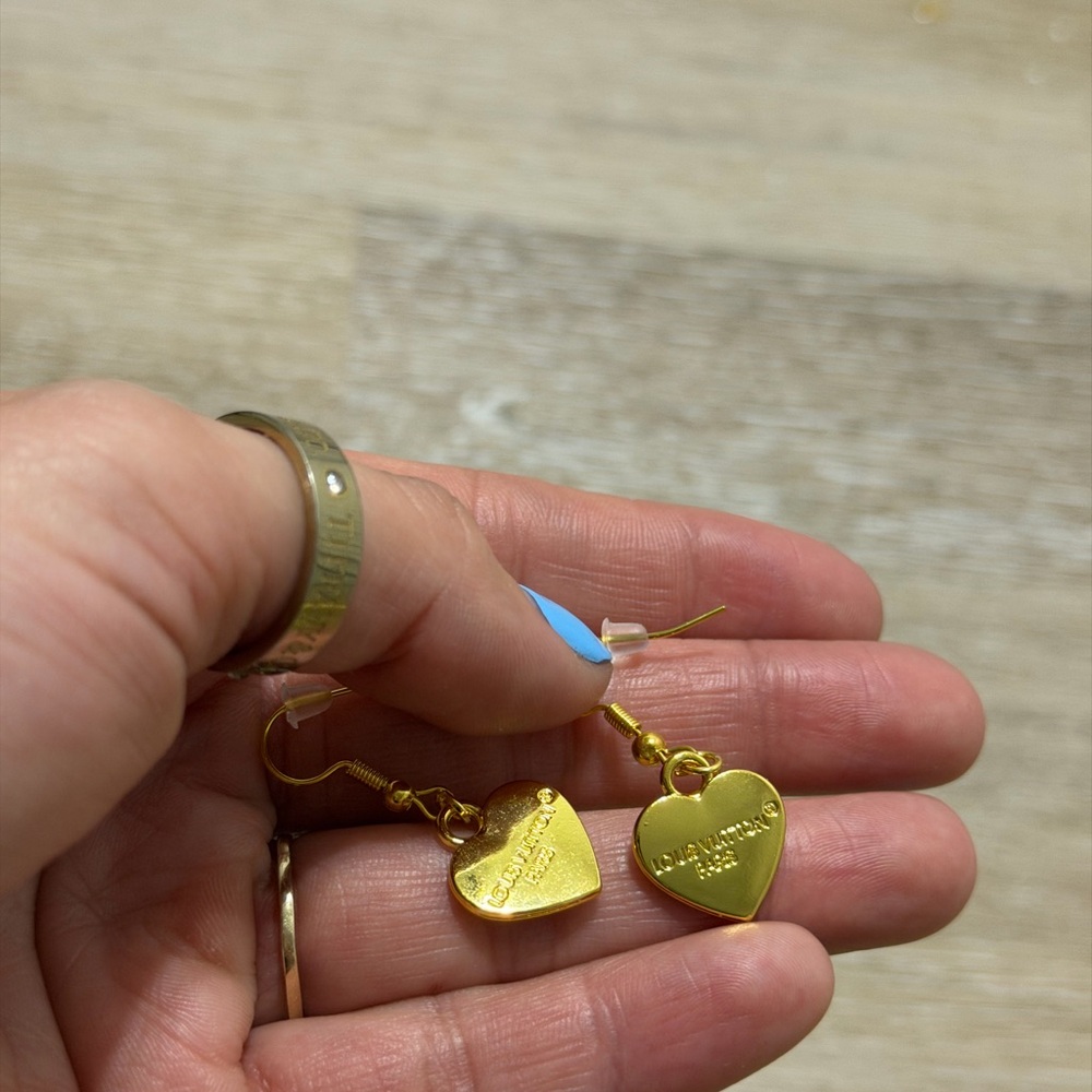 LV gold cc Earrings - Picture 4 of 4